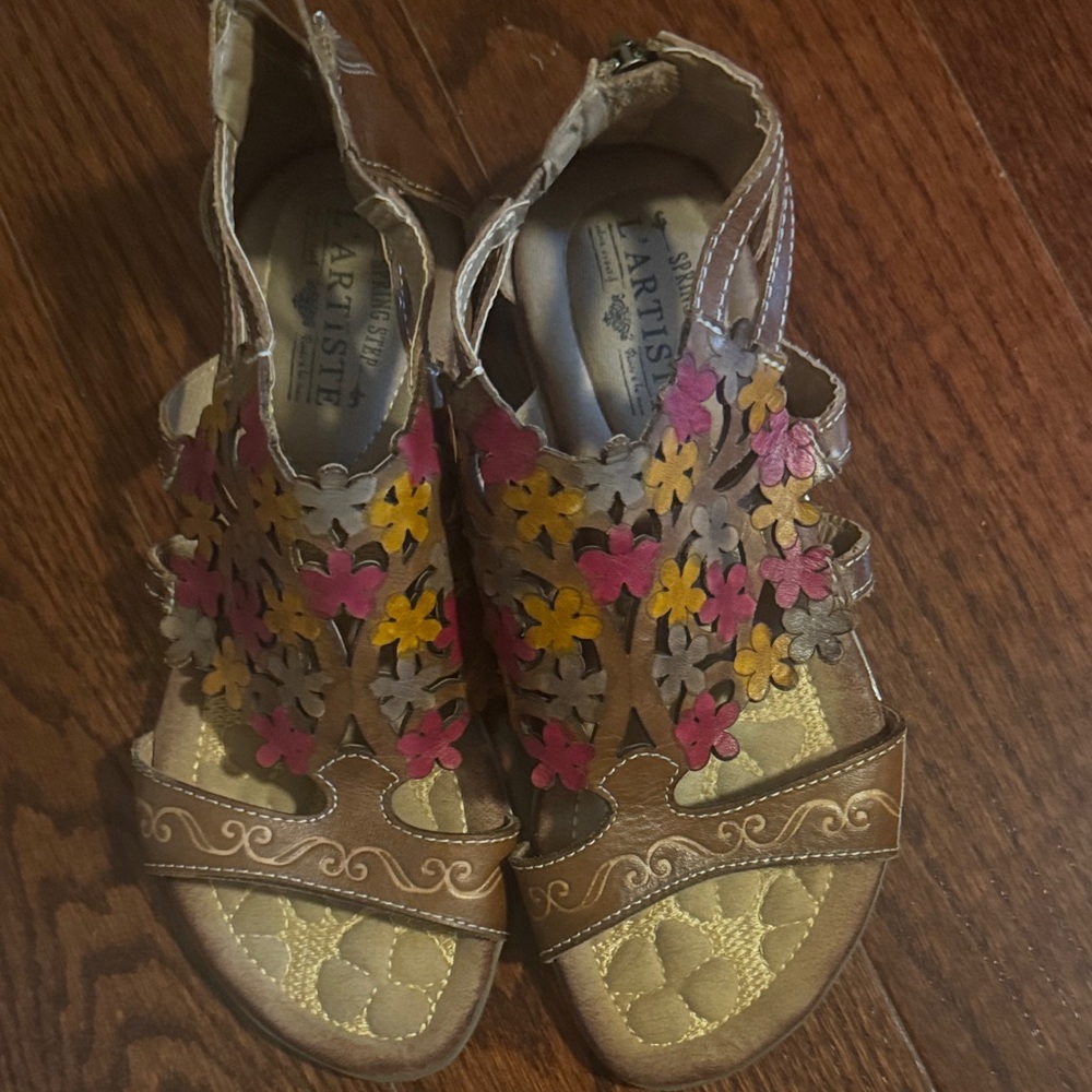 L’Artiste Floral Cutout Sandals with Multicolor Accents